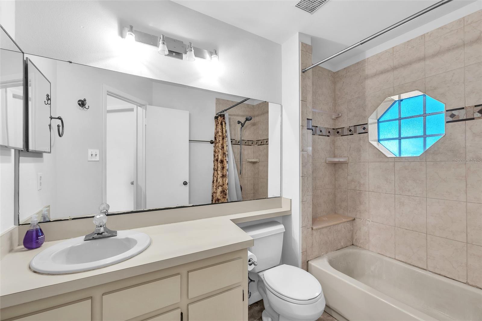 Listing photo id 18 for 11816 Cedarfield Drive