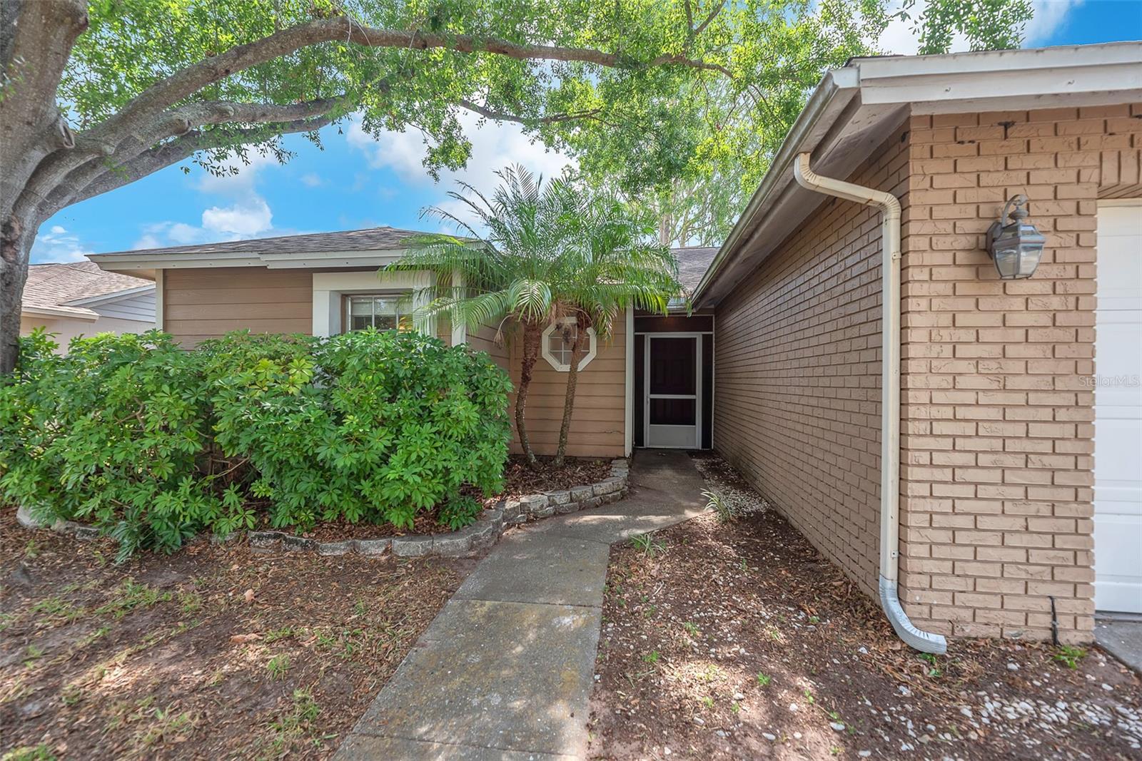 Listing photo id 1 for 11816 Cedarfield Drive