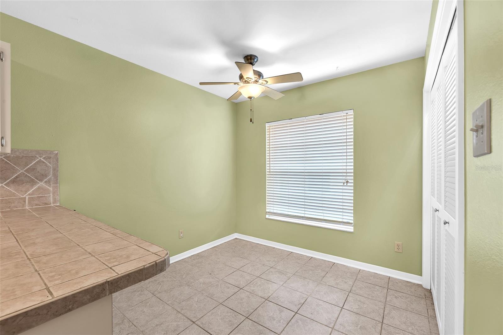 Listing photo id 7 for 11816 Cedarfield Drive