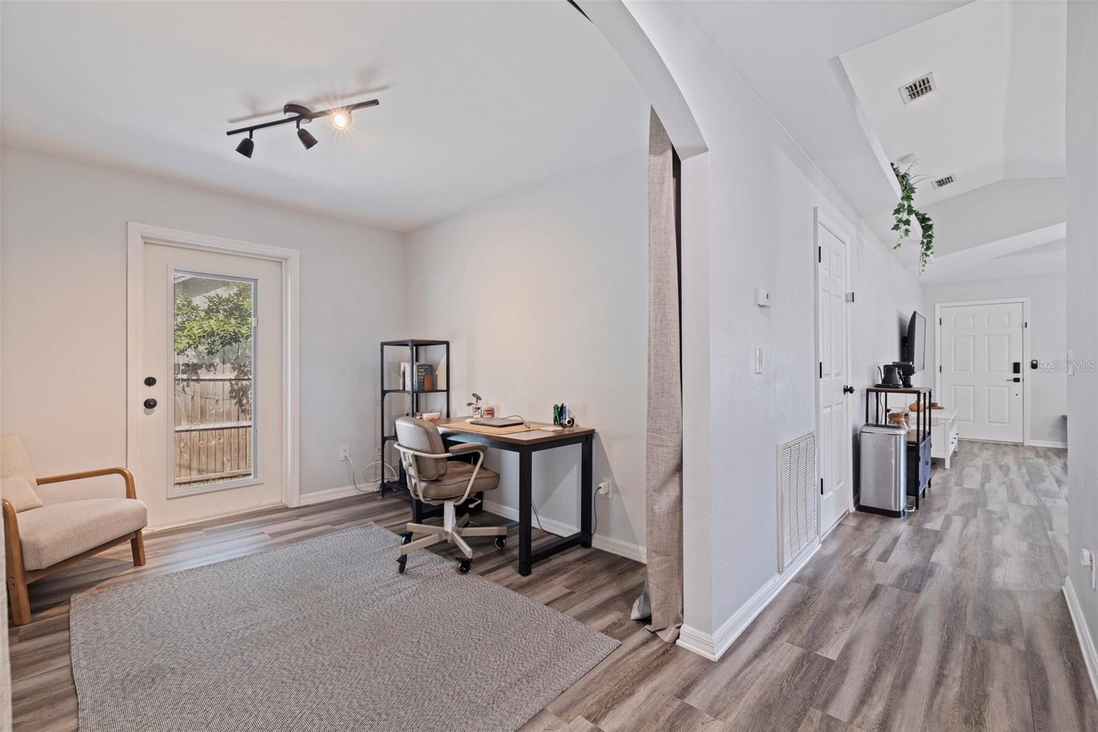 Image 13 of 27 For 642 14th Avenue S
