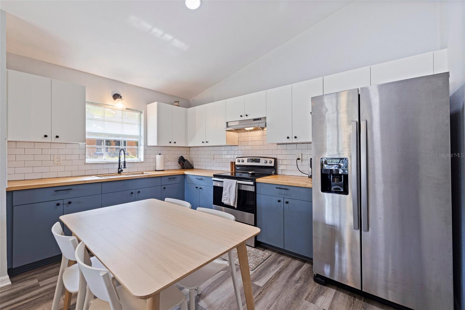 Image 7 of 27 For 642 14th Avenue S