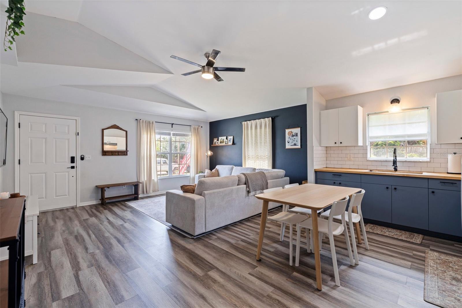 Image 8 of 27 For 642 14th Avenue S