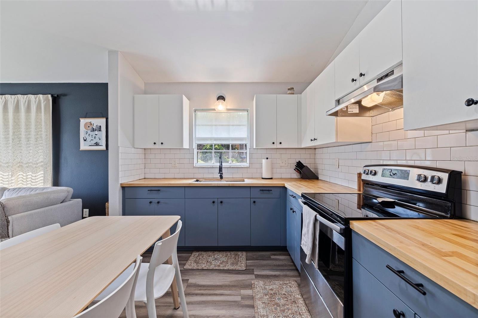 Image 9 of 27 For 642 14th Avenue S