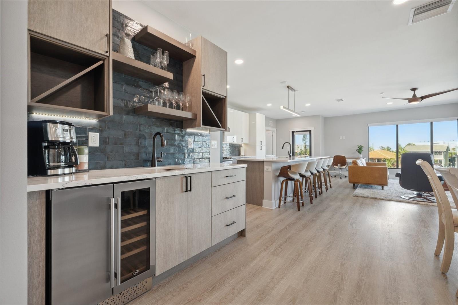 Listing photo id 9 for 12400 Capri Circle N