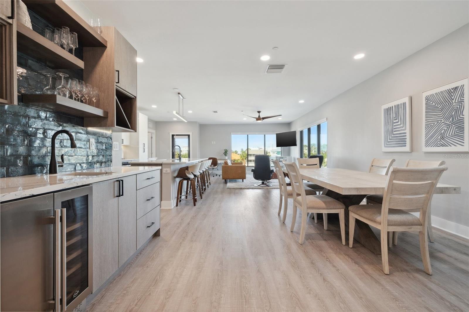 Listing photo id 10 for 12400 Capri Circle N