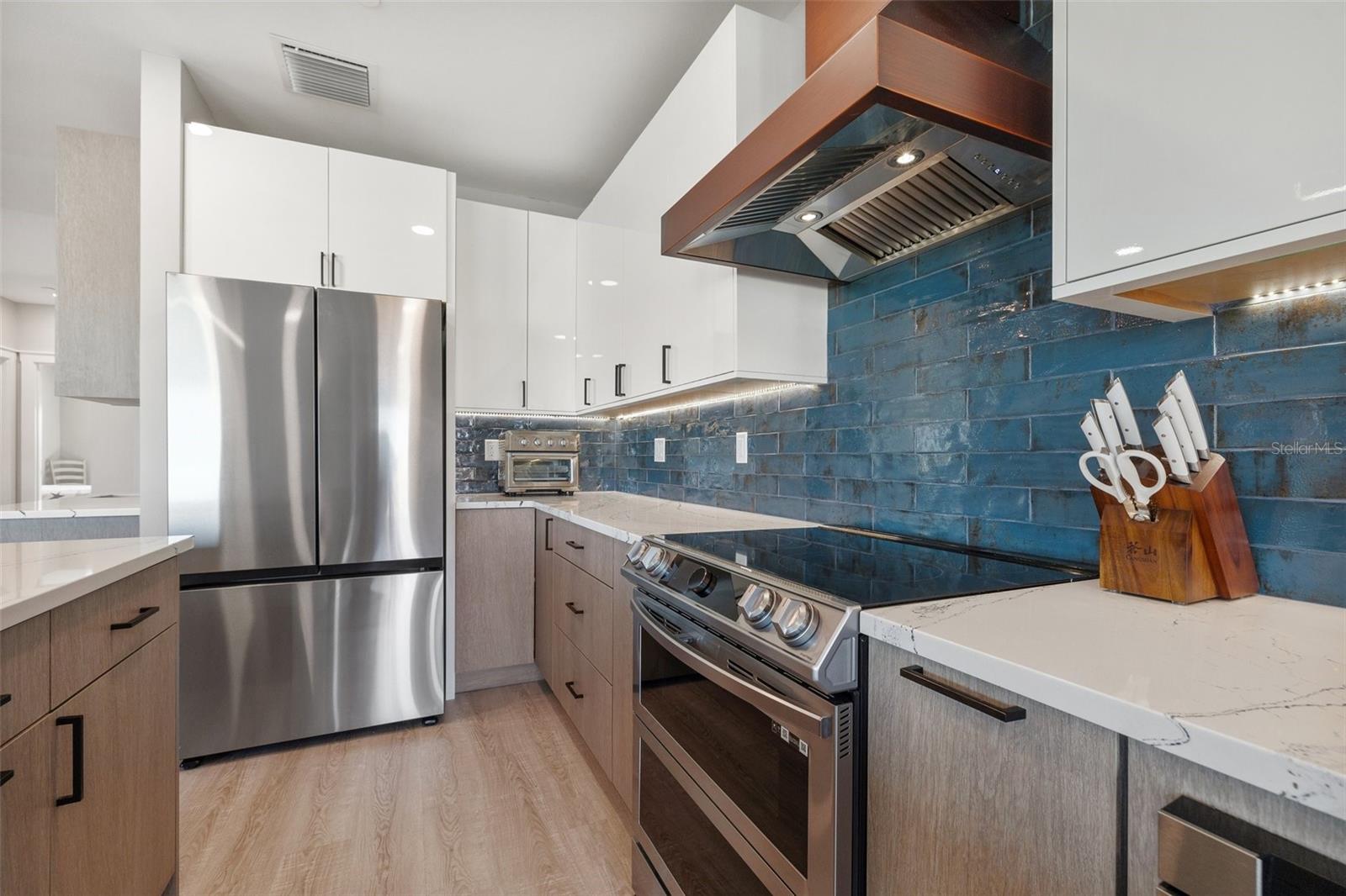 Listing photo id 11 for 12400 Capri Circle N