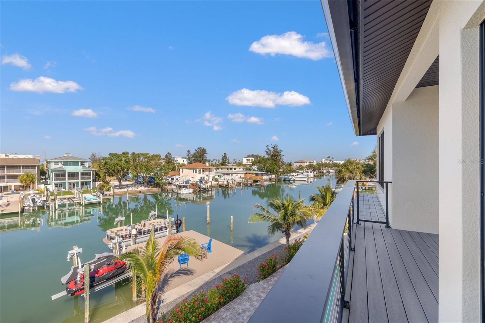 Listing photo id 17 for 12400 Capri Circle N