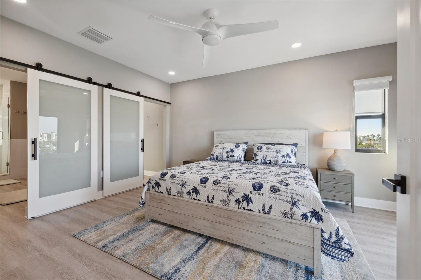 Listing photo id 19 for 12400 Capri Circle N
