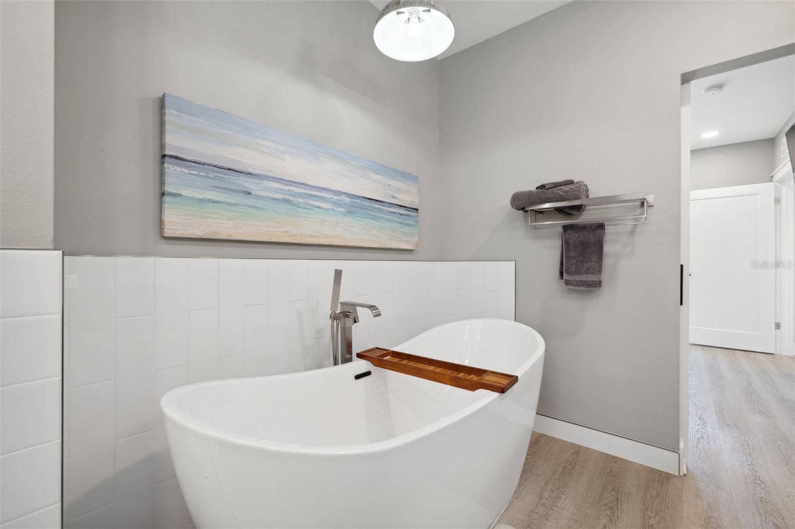 Listing photo id 21 for 12400 Capri Circle N