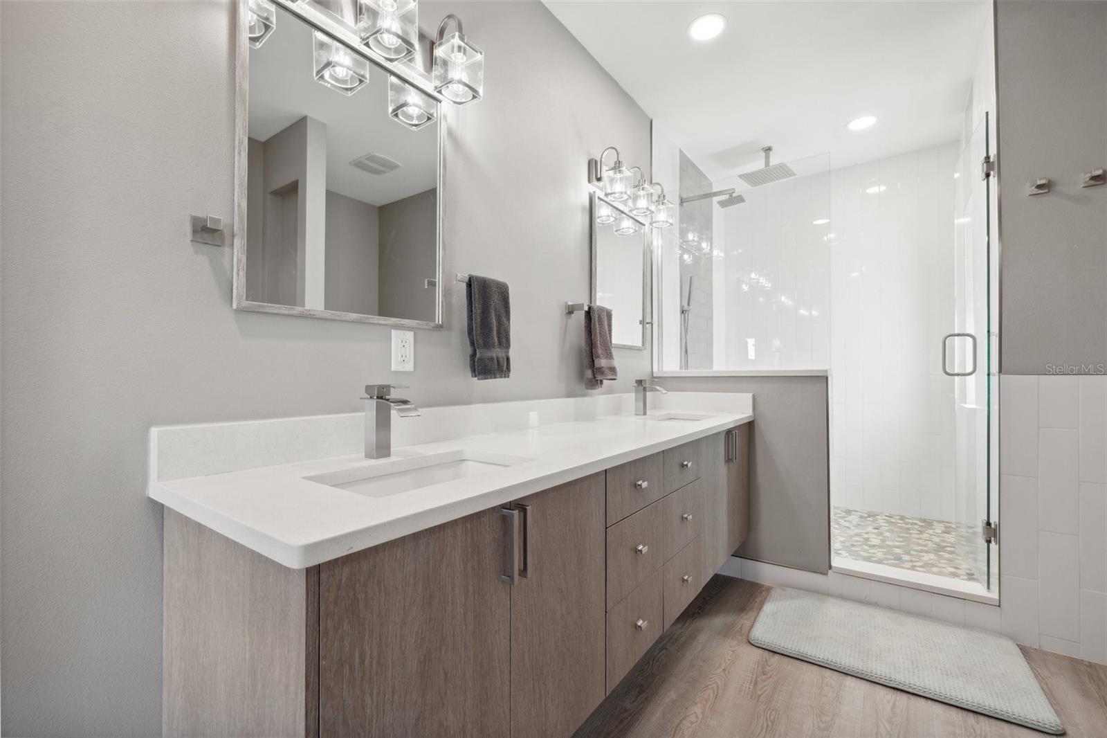 Listing photo id 22 for 12400 Capri Circle N