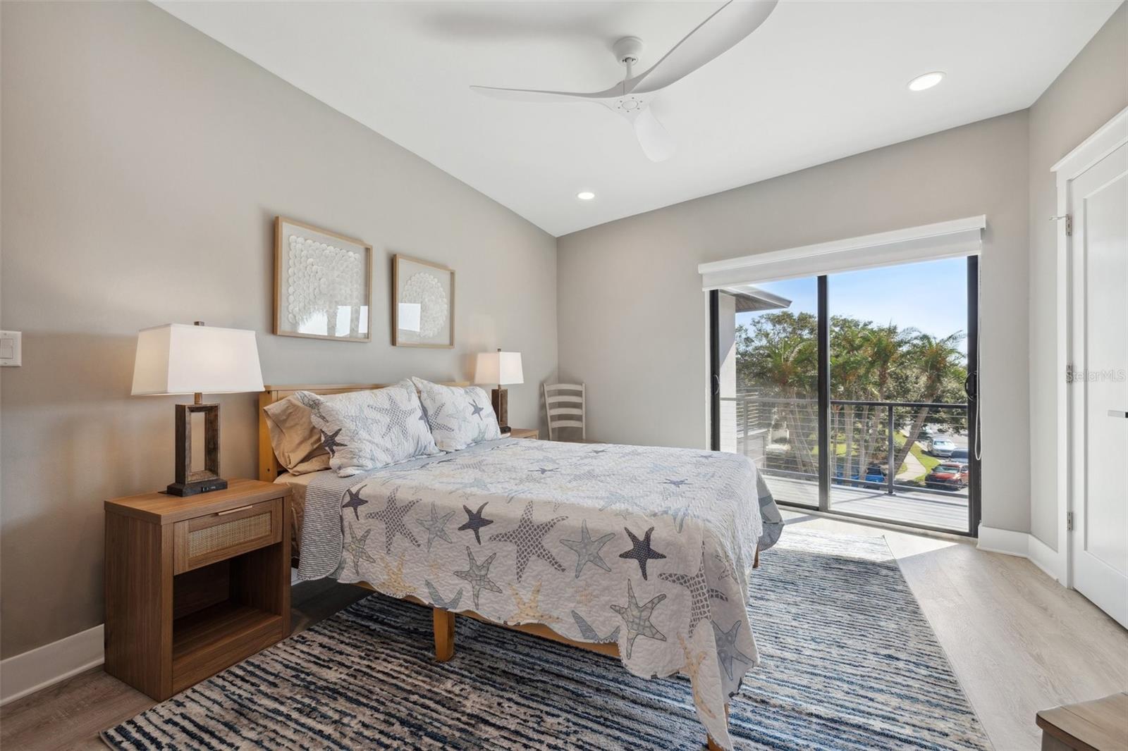 Listing photo id 25 for 12400 Capri Circle N