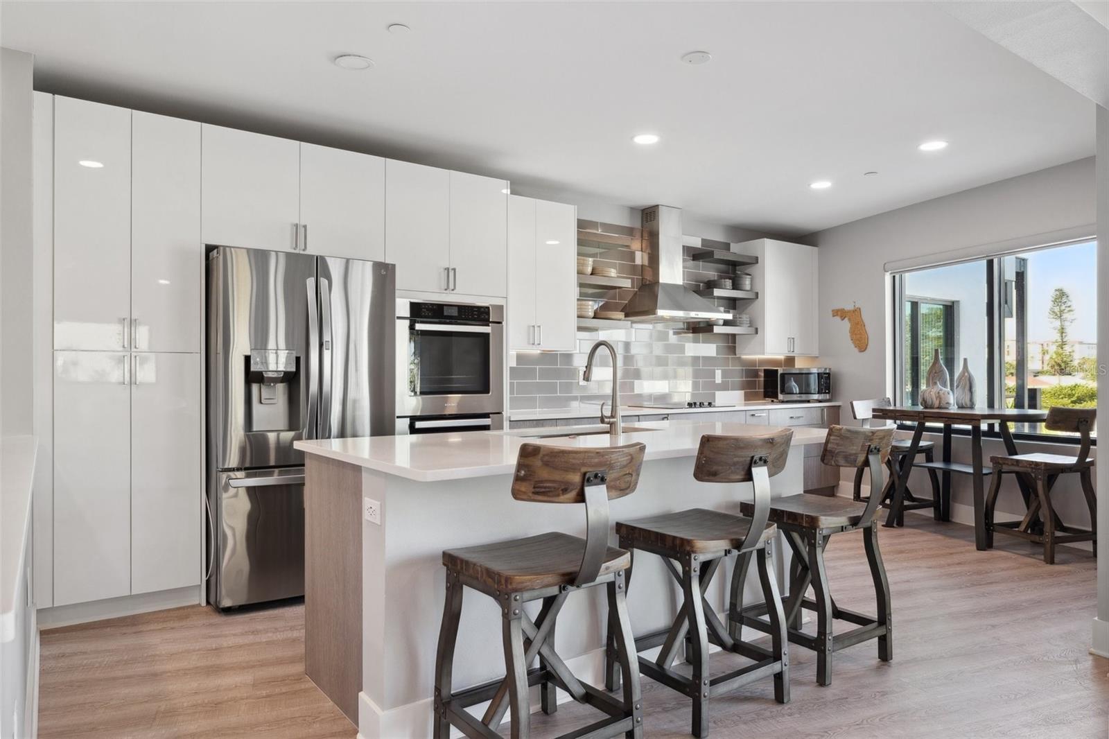 Listing photo id 28 for 12400 Capri Circle N