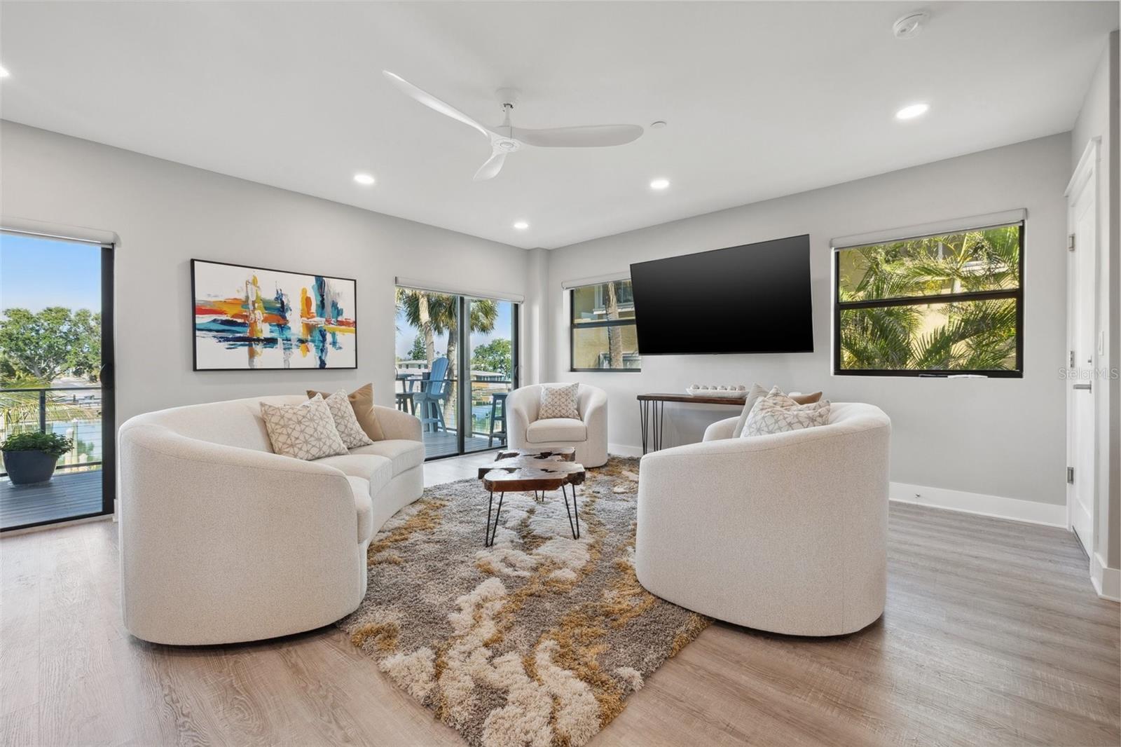 Listing photo id 31 for 12400 Capri Circle N