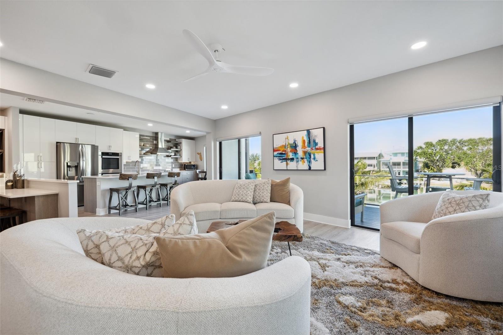 Listing photo id 33 for 12400 Capri Circle N