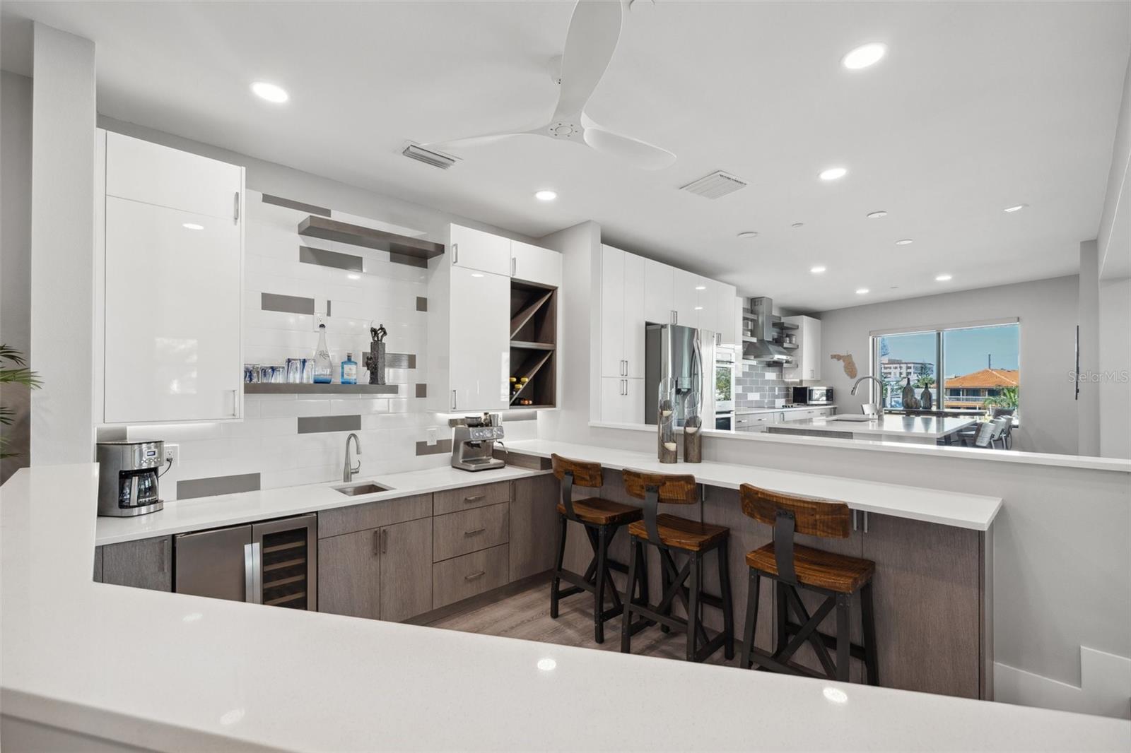 Listing photo id 34 for 12400 Capri Circle N
