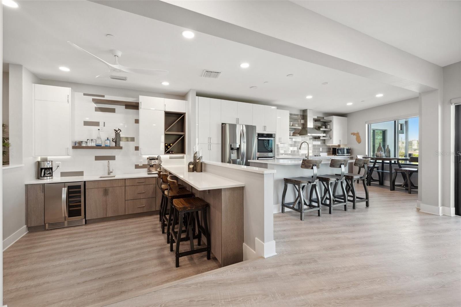 Listing photo id 36 for 12400 Capri Circle N