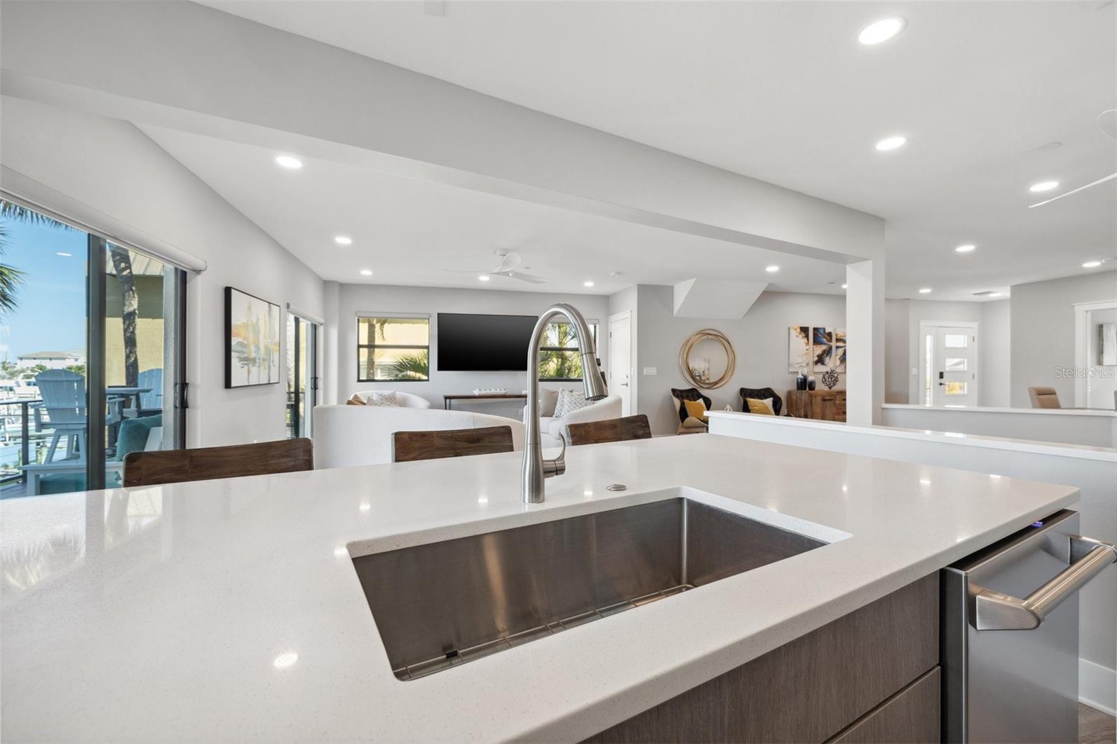Listing photo id 38 for 12400 Capri Circle N