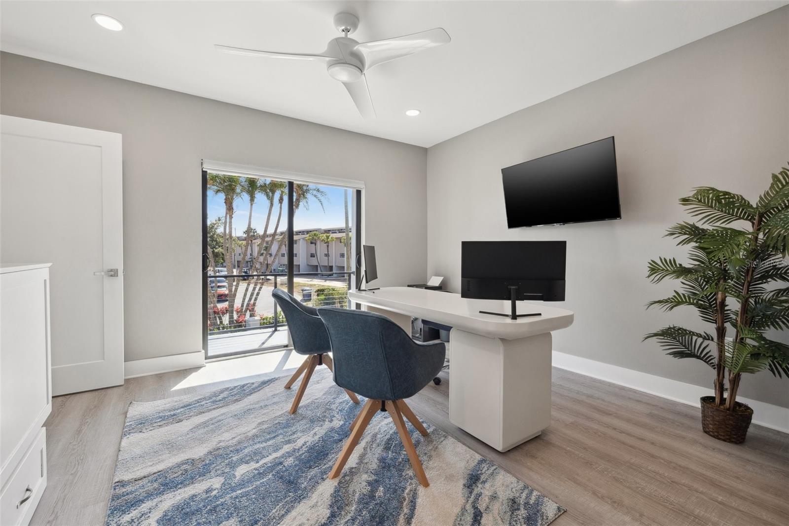 Listing photo id 46 for 12400 Capri Circle N
