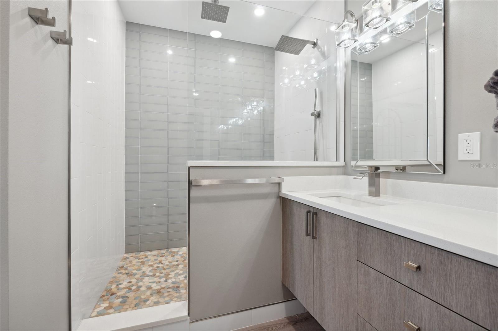 Listing photo id 58 for 12400 Capri Circle N