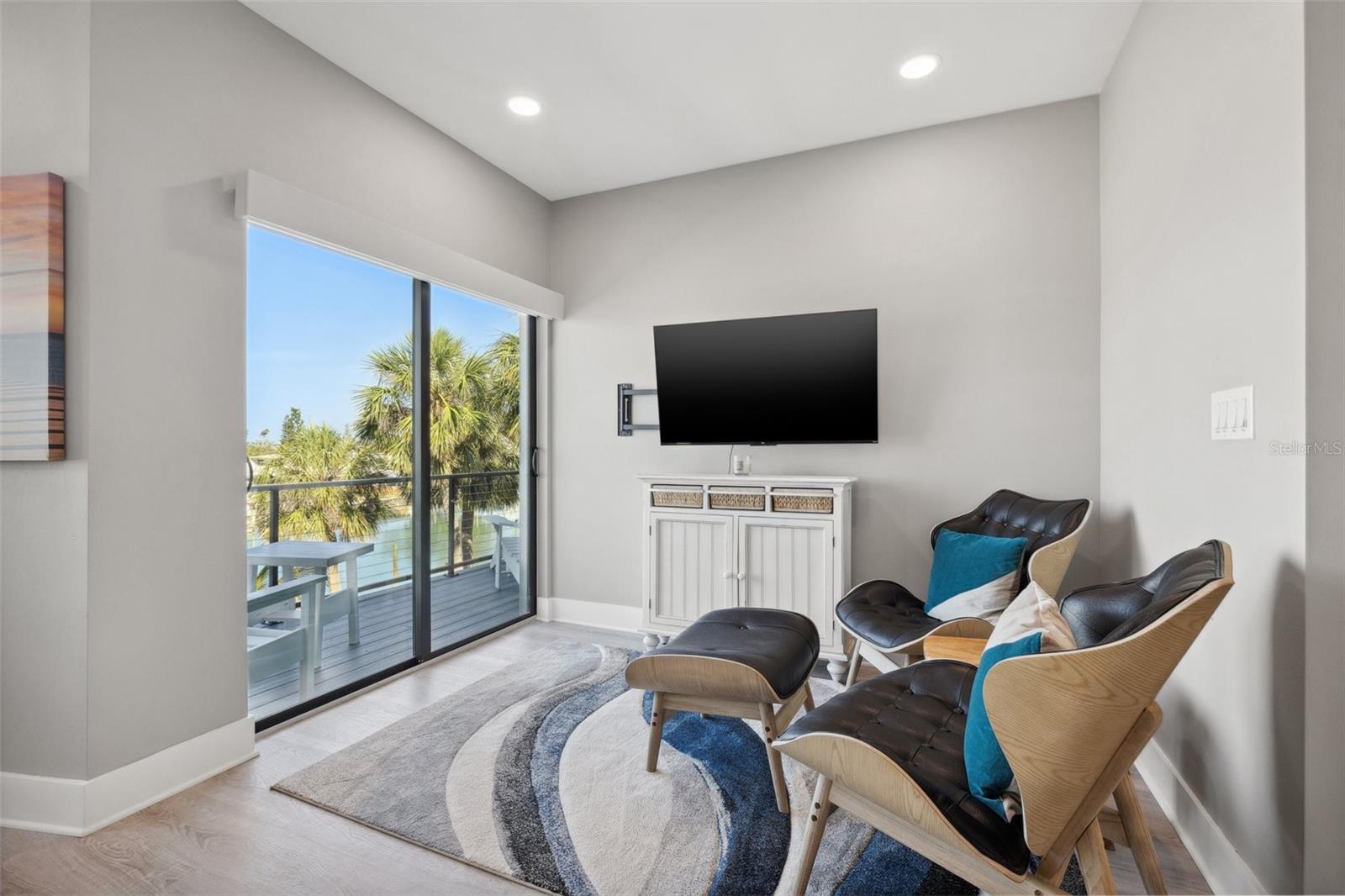 Listing photo id 60 for 12400 Capri Circle N