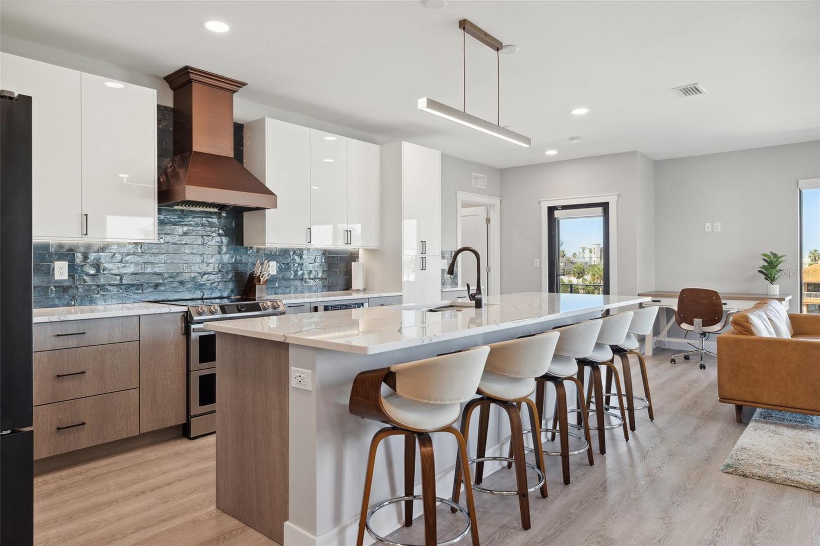 Listing photo id 5 for 12400 Capri Circle N