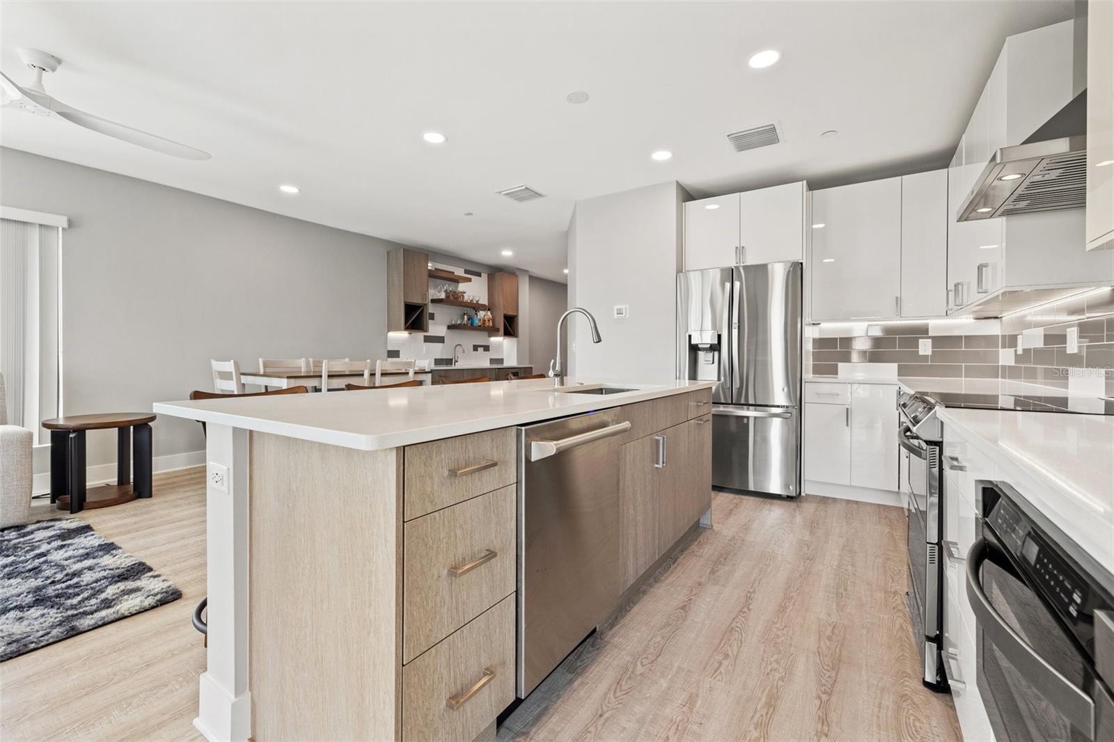 Listing photo id 68 for 12400 Capri Circle N