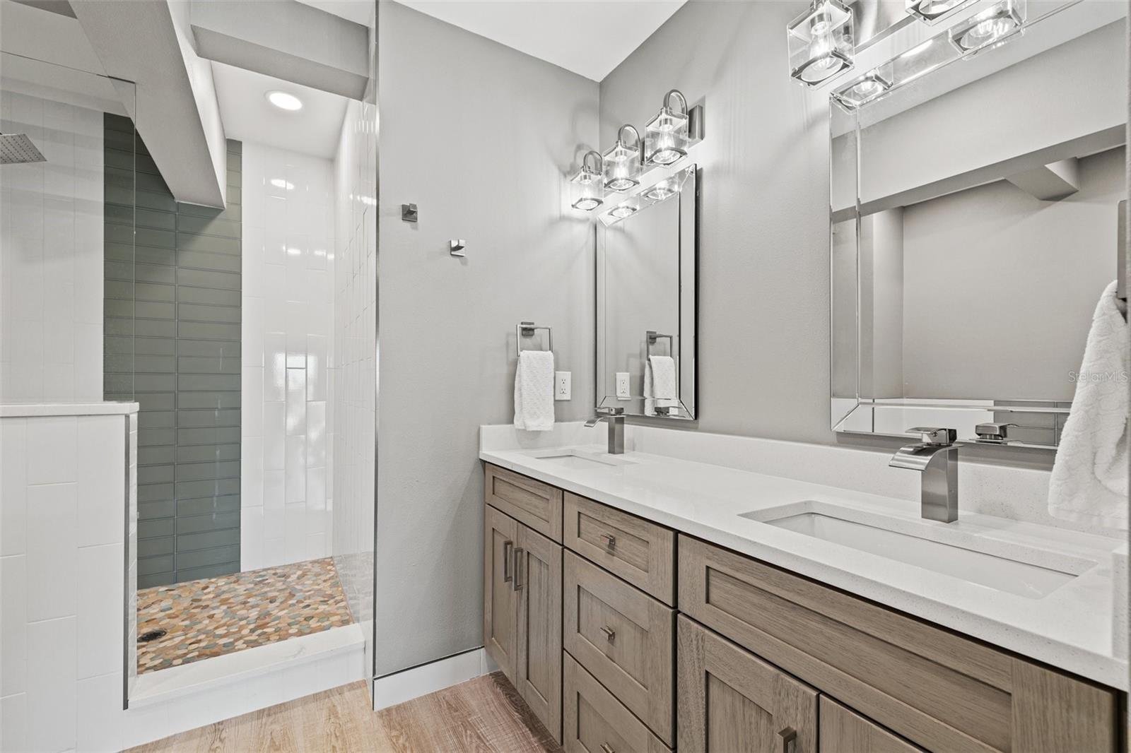 Listing photo id 72 for 12400 Capri Circle N