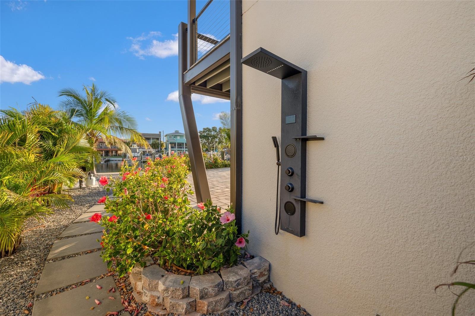 Listing photo id 84 for 12400 Capri Circle N