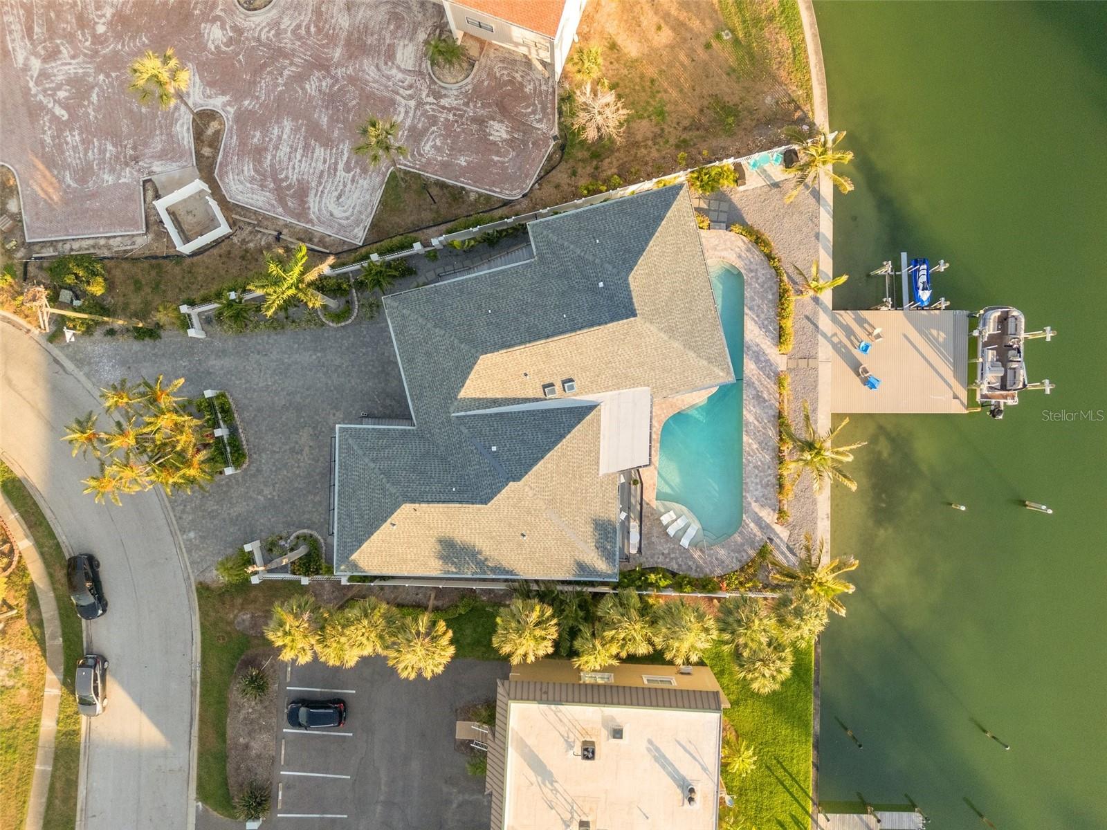 Listing photo id 92 for 12400 Capri Circle N