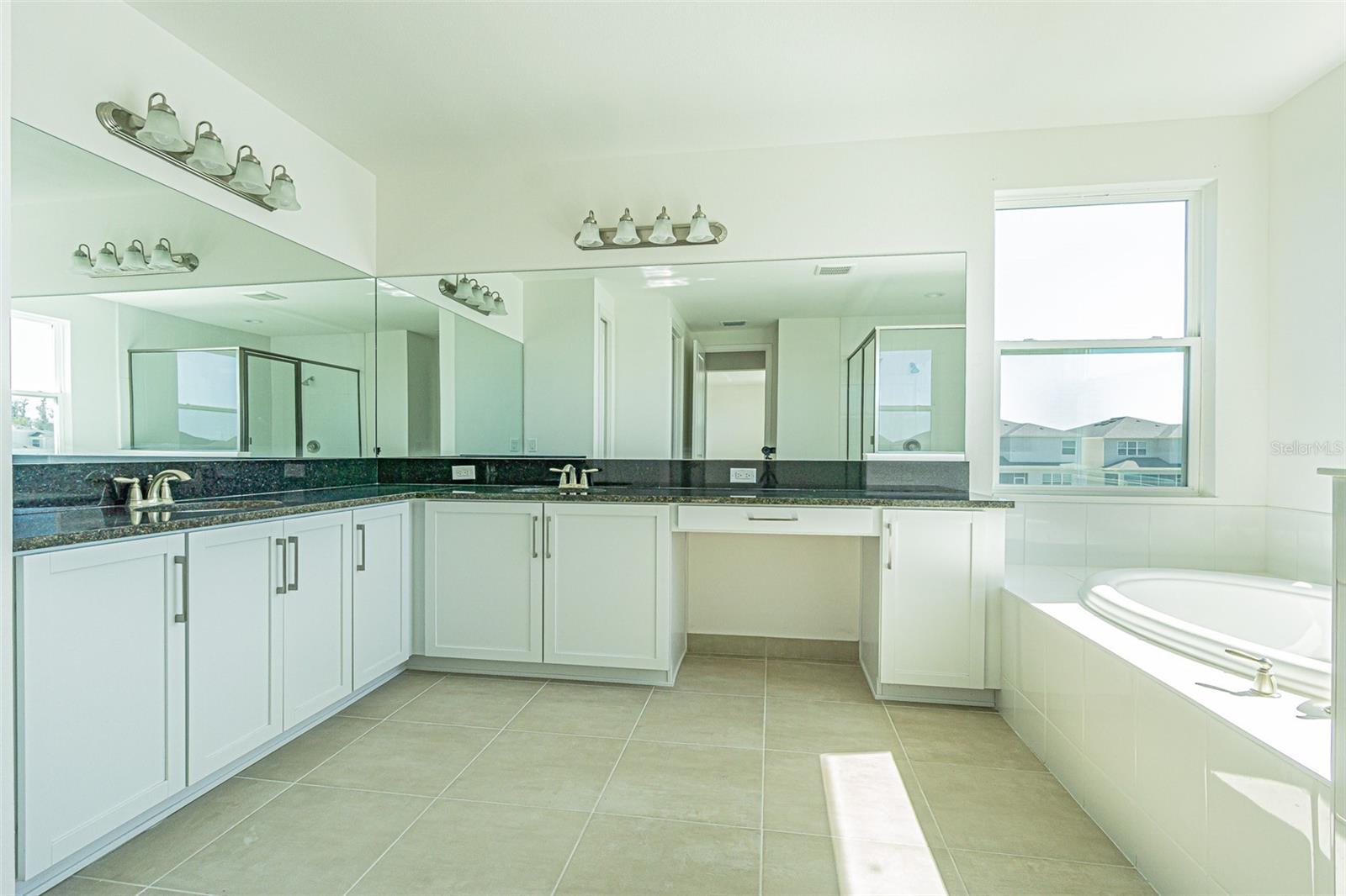 Image 31 of 48 For 32684 Tamarind Grove Lane