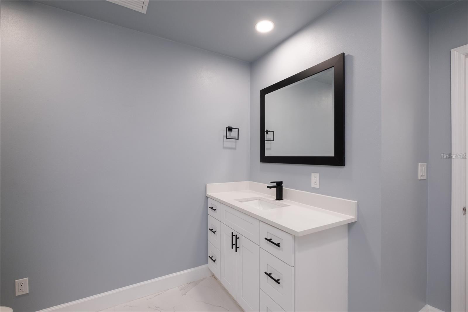 Image 12 of 20 For 4019 Waterman Avenue