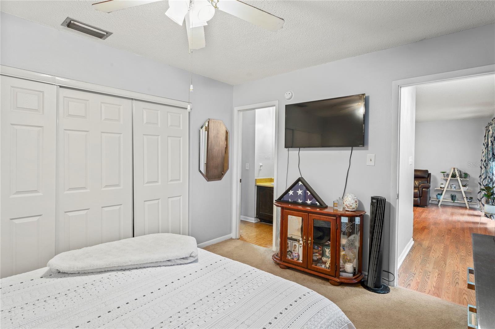 Listing photo id 10 for 802 Antler Court