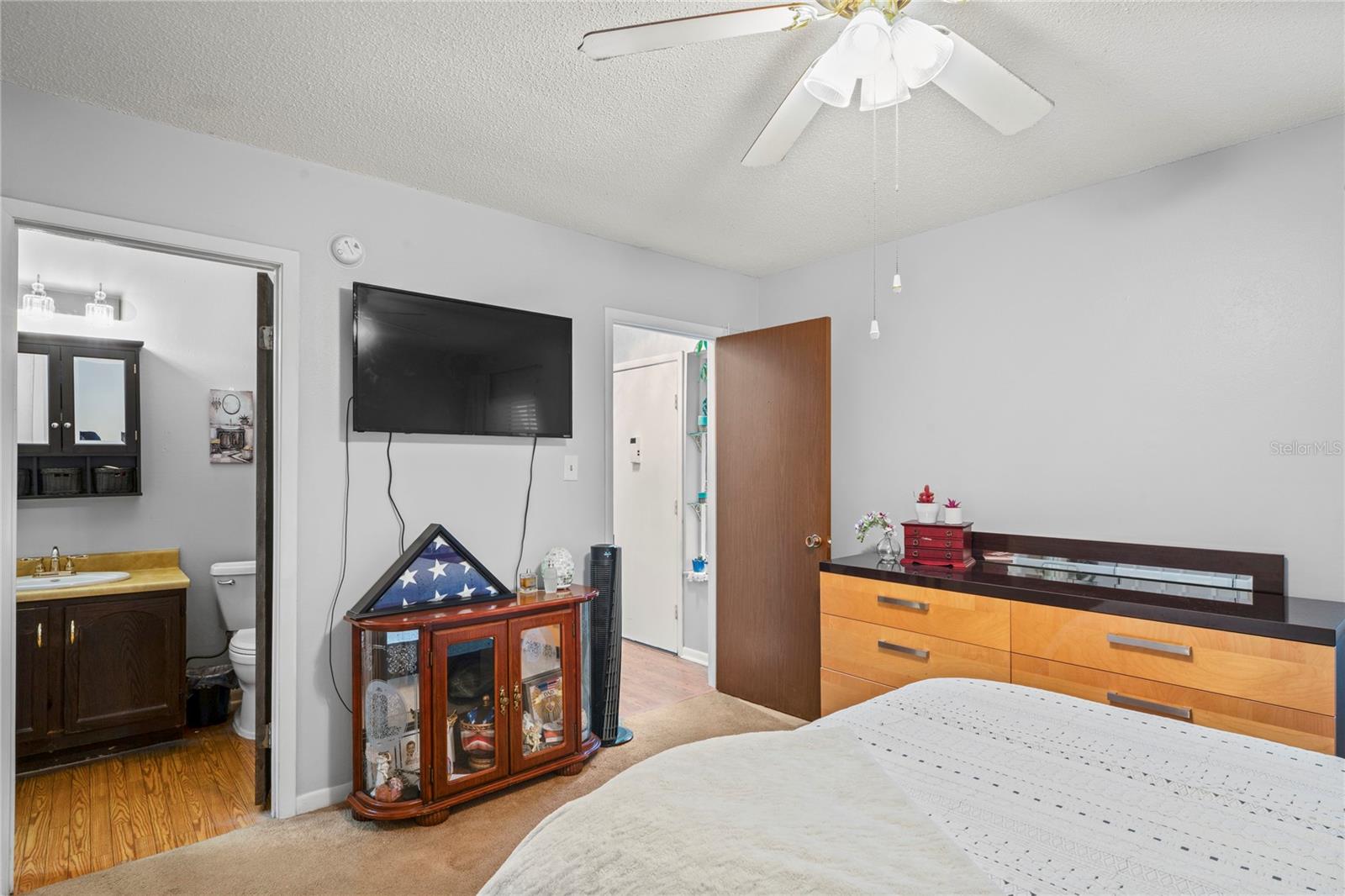 Listing photo id 11 for 802 Antler Court