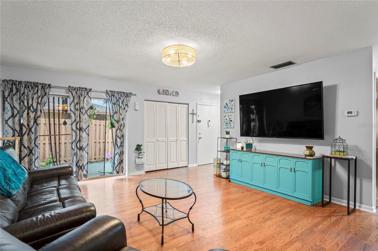 Listing photo id 0 for 802 Antler Court