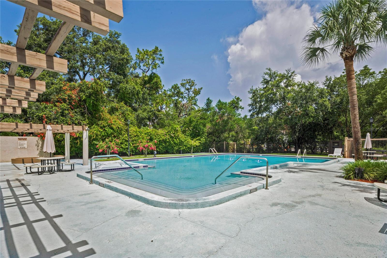 Listing photo id 28 for 802 Antler Court