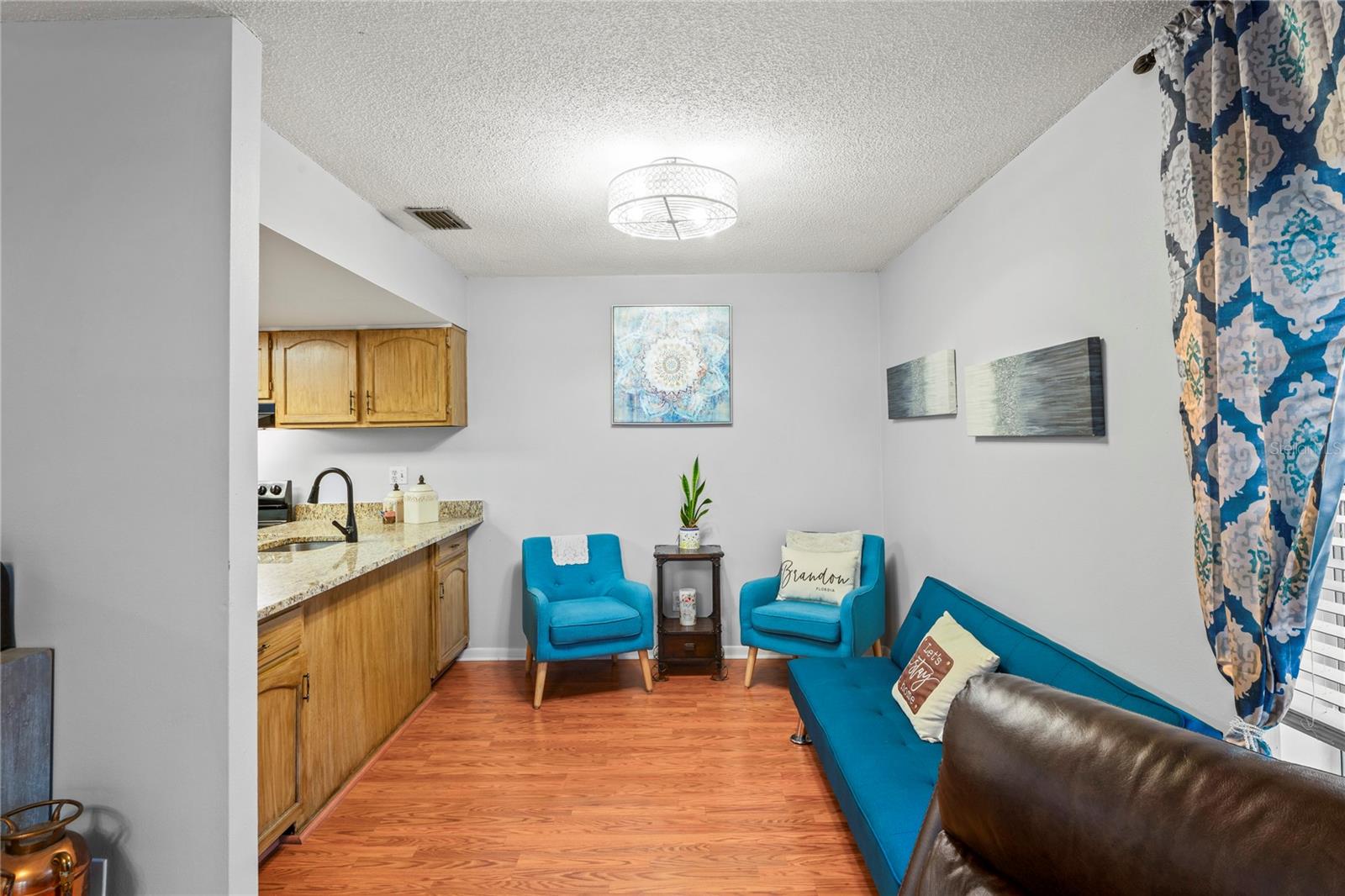 Listing photo id 3 for 802 Antler Court
