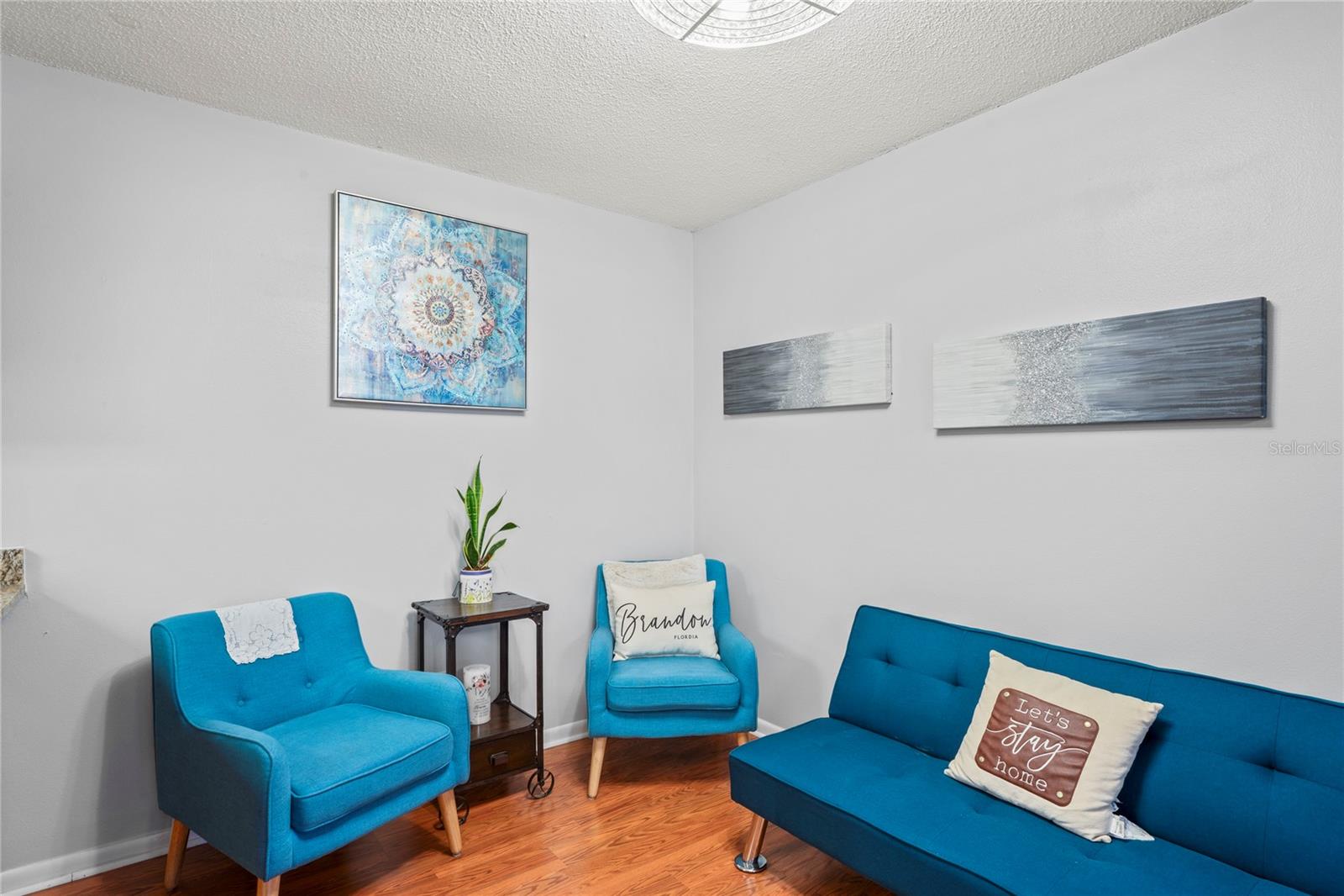 Listing photo id 4 for 802 Antler Court