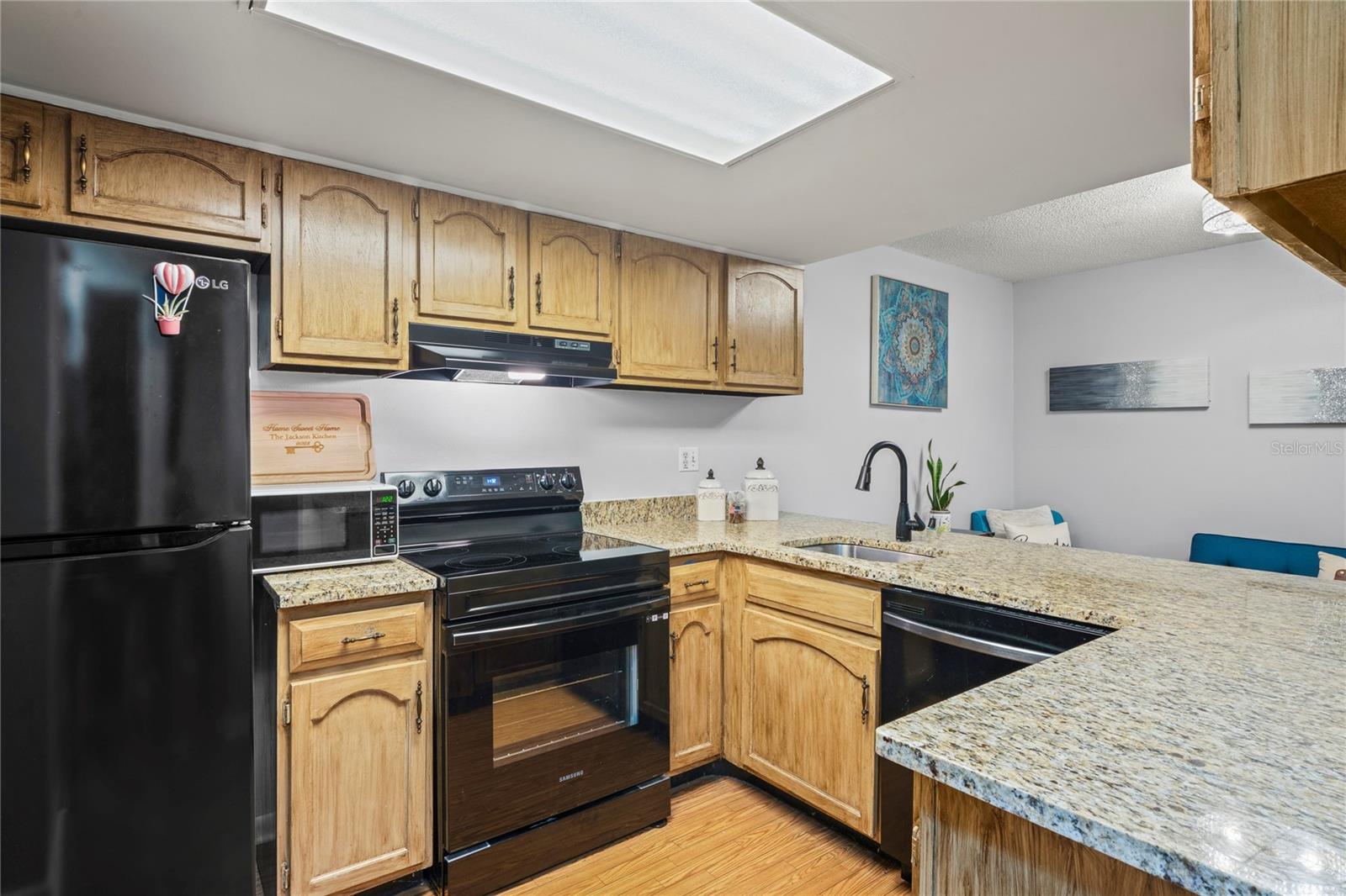 Listing photo id 6 for 802 Antler Court