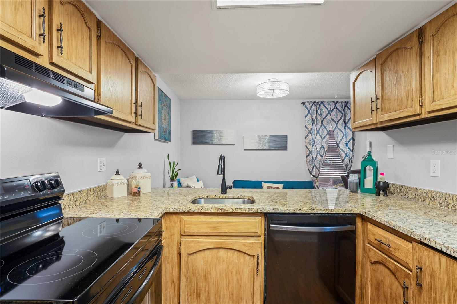 Listing photo id 7 for 802 Antler Court