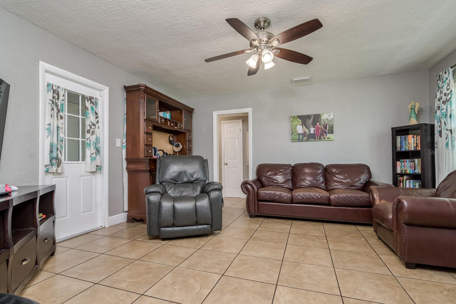 Image 5 of 33 For 1403 Pradera Avenue