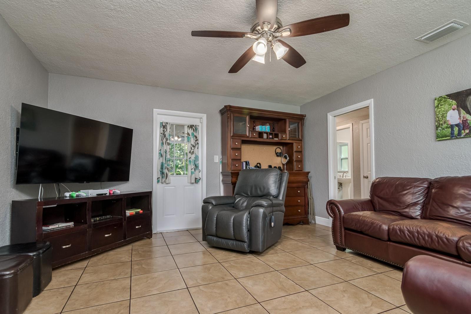 Image 7 of 33 For 1403 Pradera Avenue