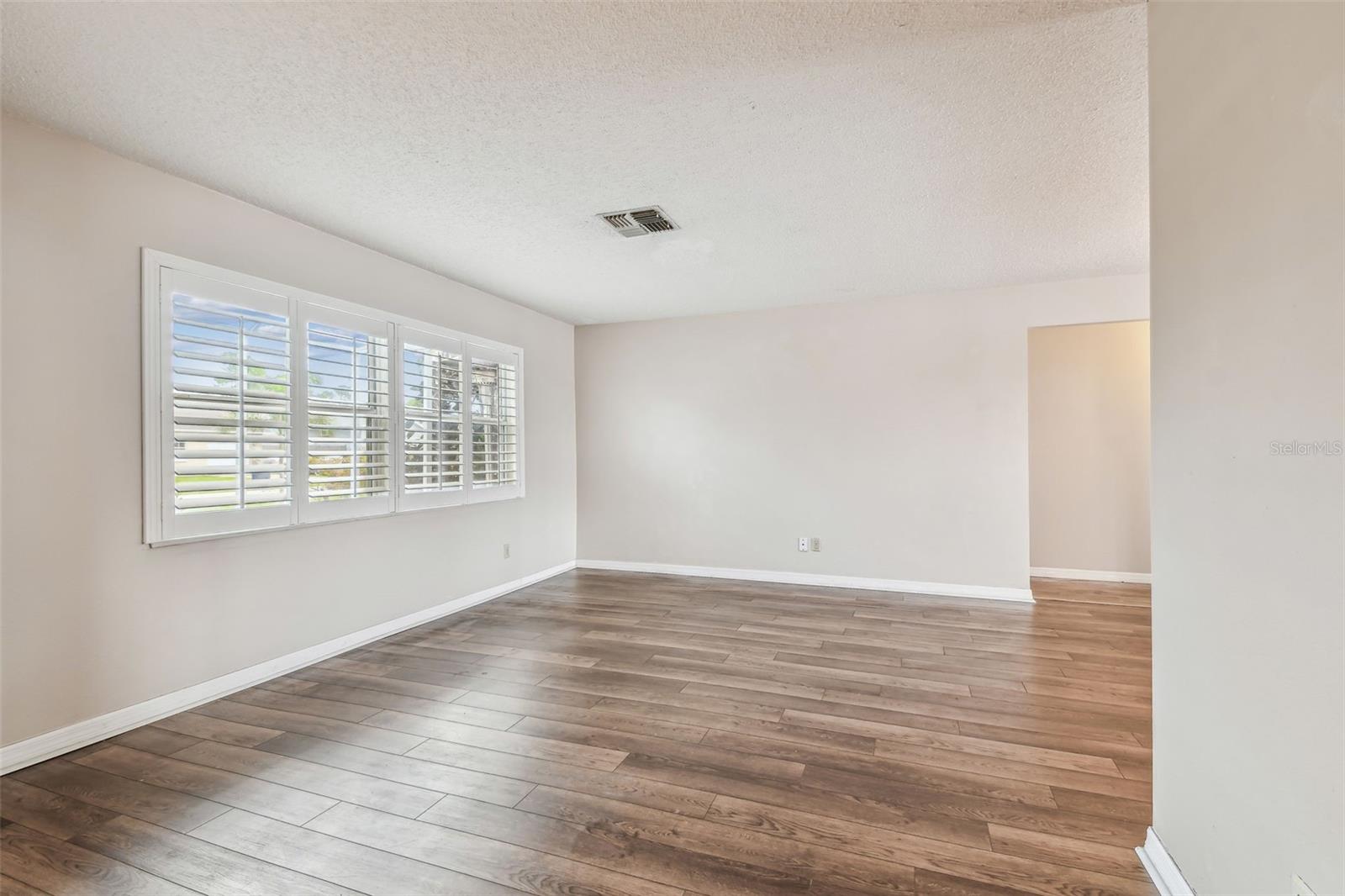 Image 11 of 73 For 3044 Muir Street