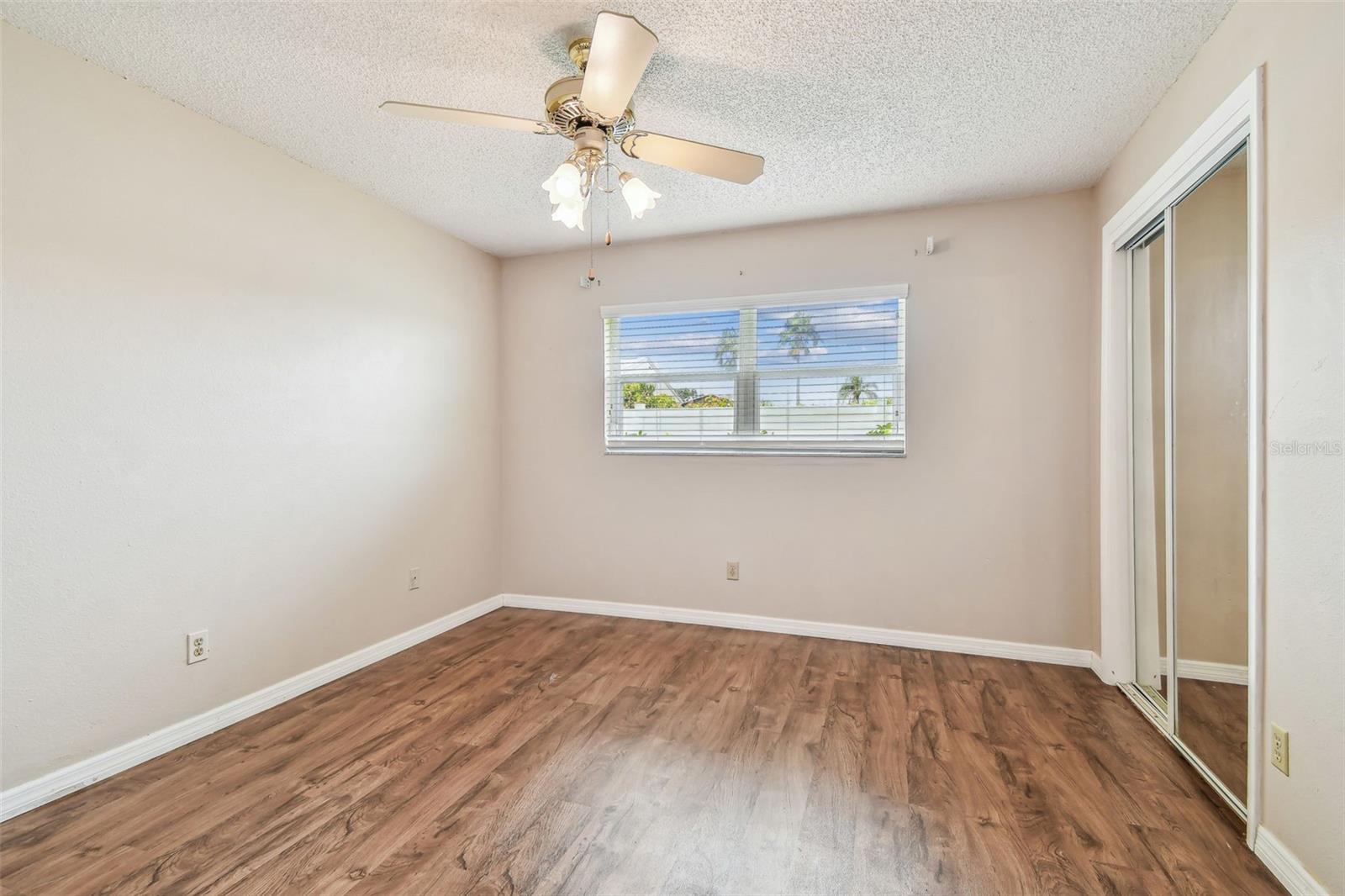 Image 40 of 73 For 3044 Muir Street