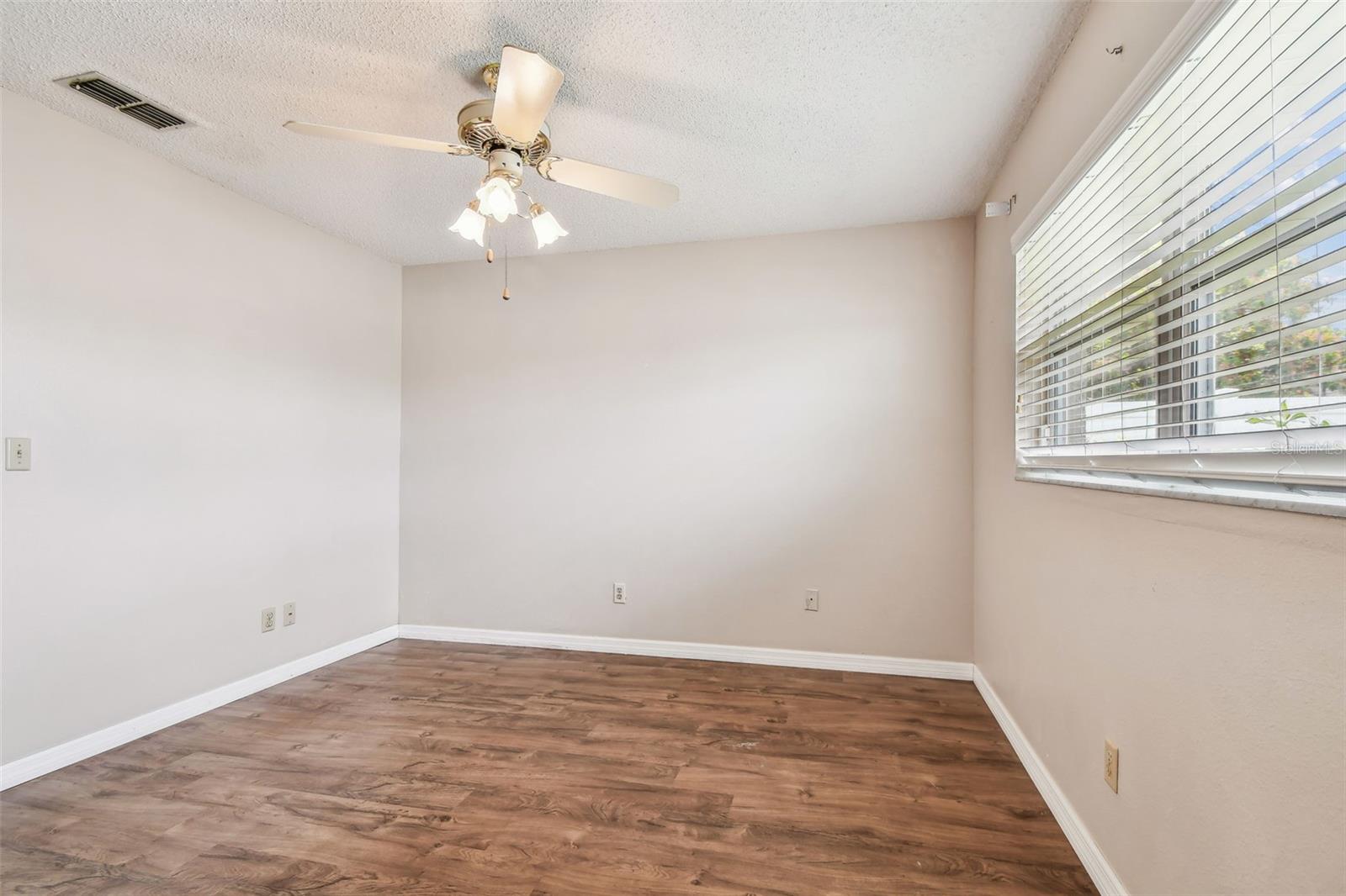 Image 41 of 73 For 3044 Muir Street
