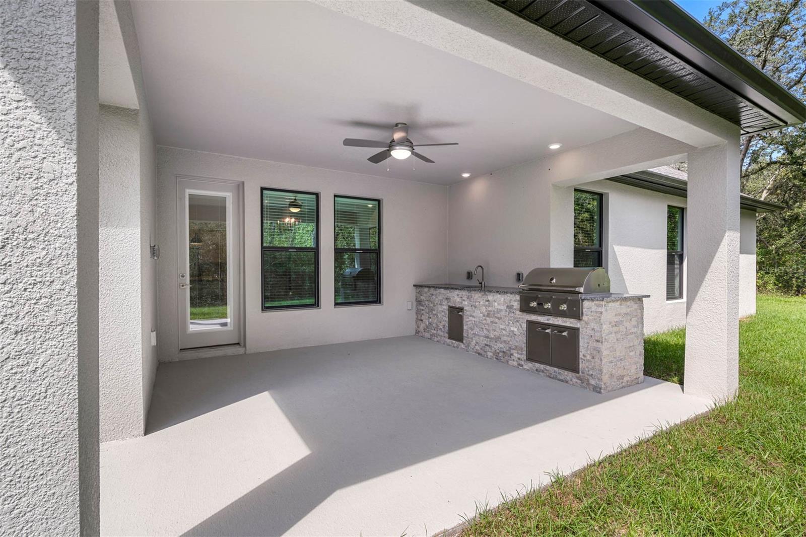 Listing photo id 9 for 17404 Nokota Avenue