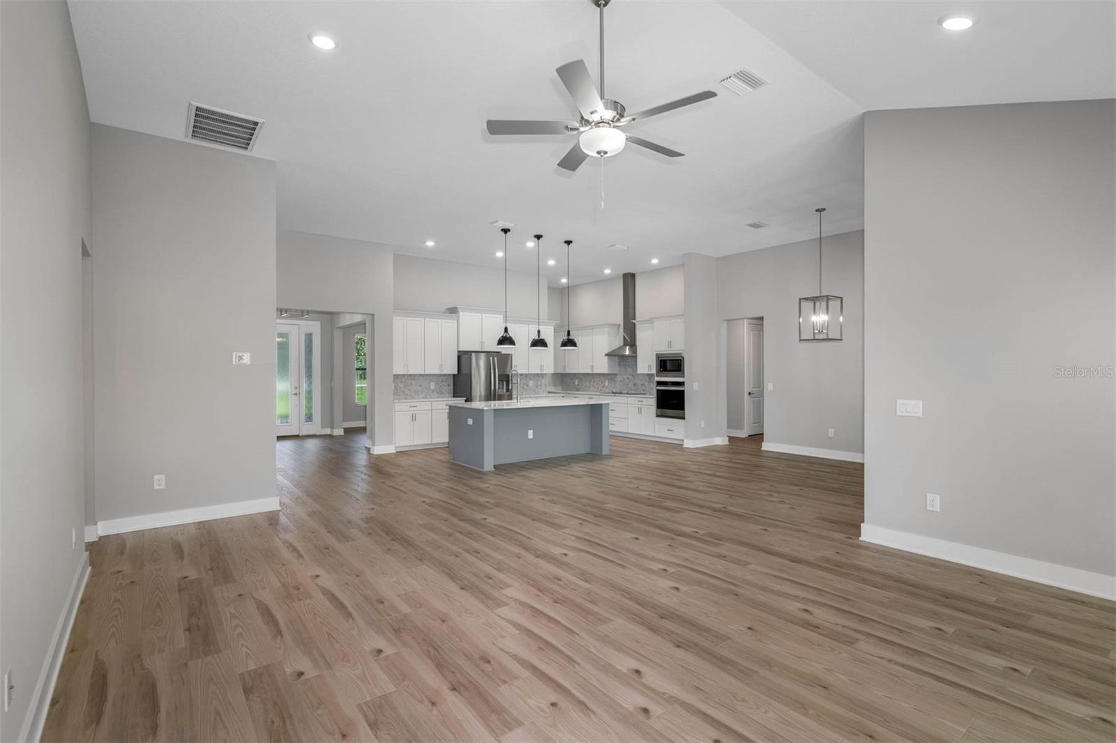 Listing photo id 3 for 17404 Nokota Avenue