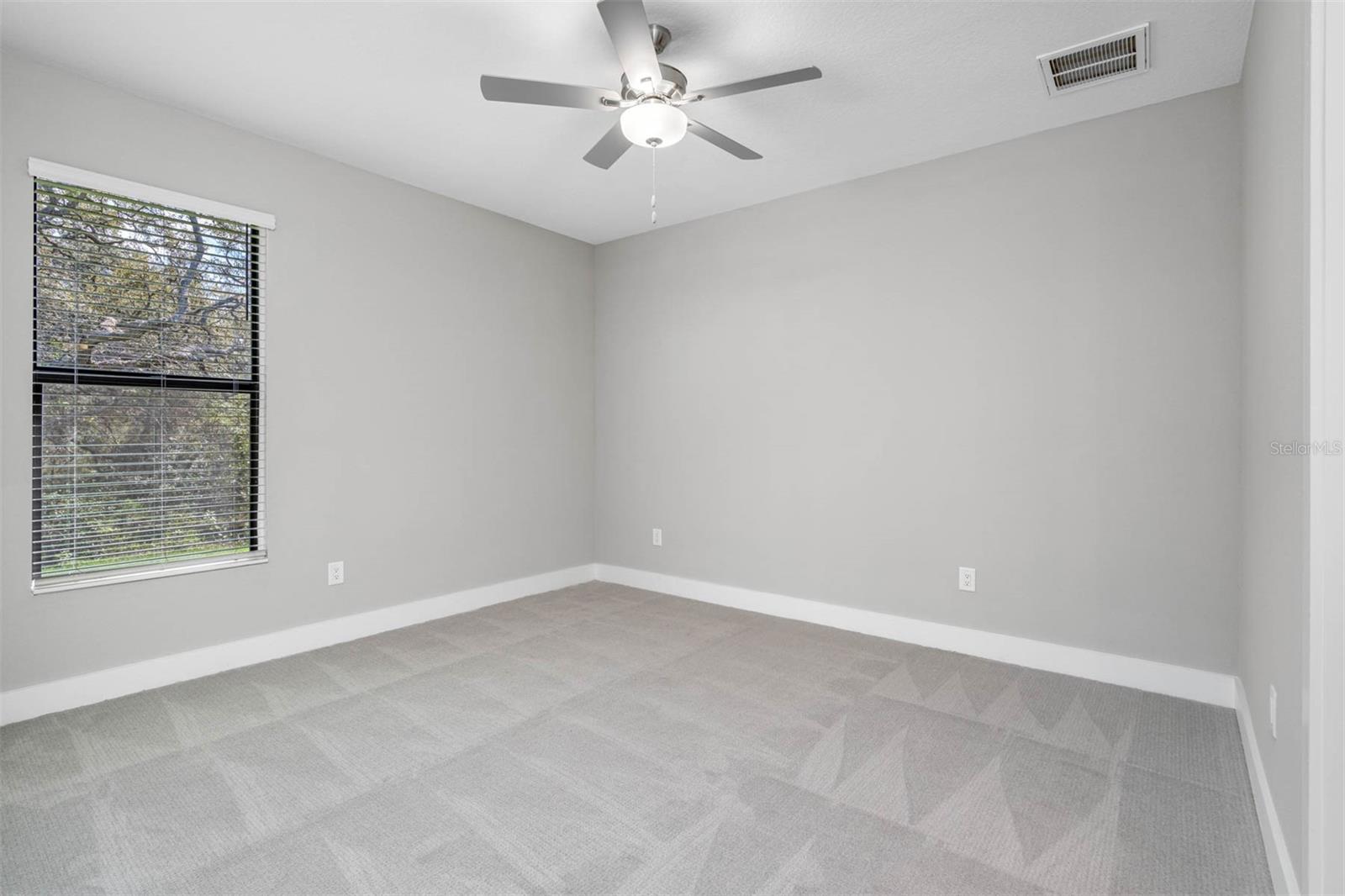 Listing photo id 6 for 17404 Nokota Avenue