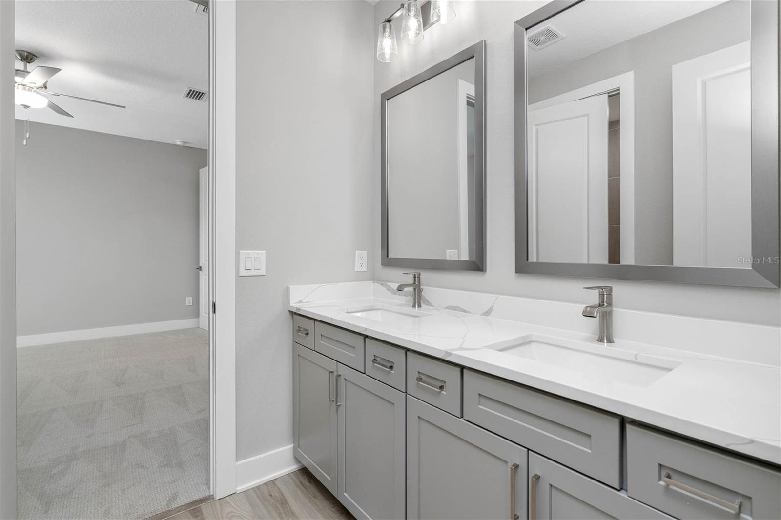 Listing photo id 7 for 17404 Nokota Avenue