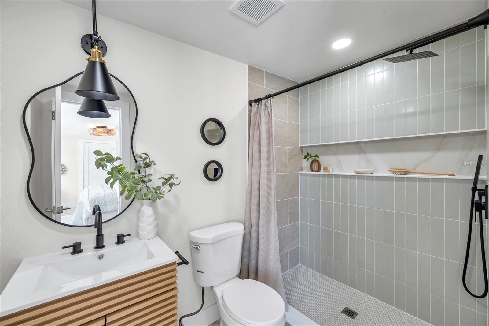 Image 13 of 35 For 5745 4th Avenue N