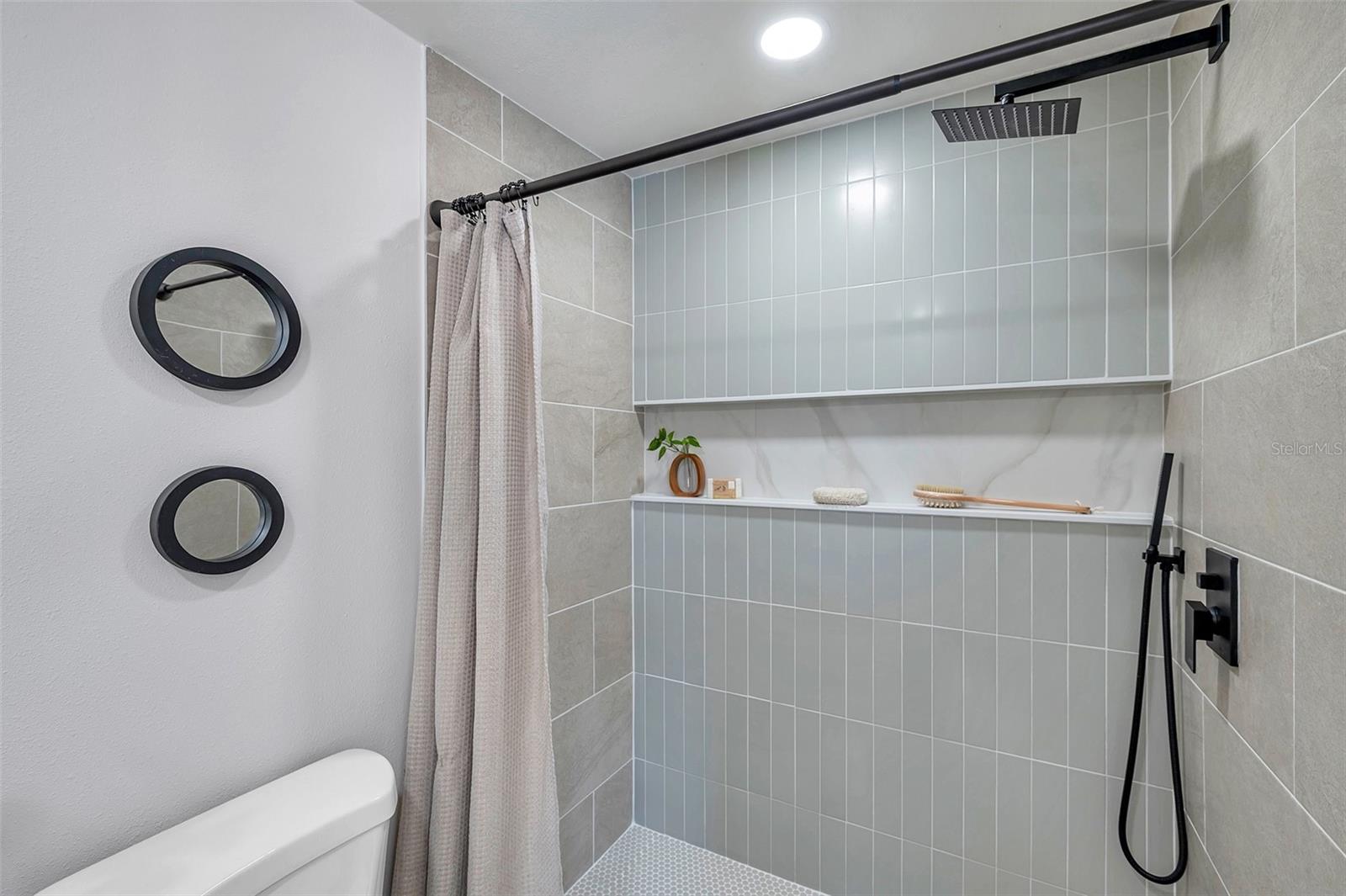 Image 14 of 35 For 5745 4th Avenue N